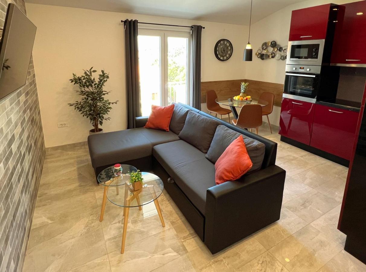 Apartmani Omrcen Baška Voda Buitenkant foto