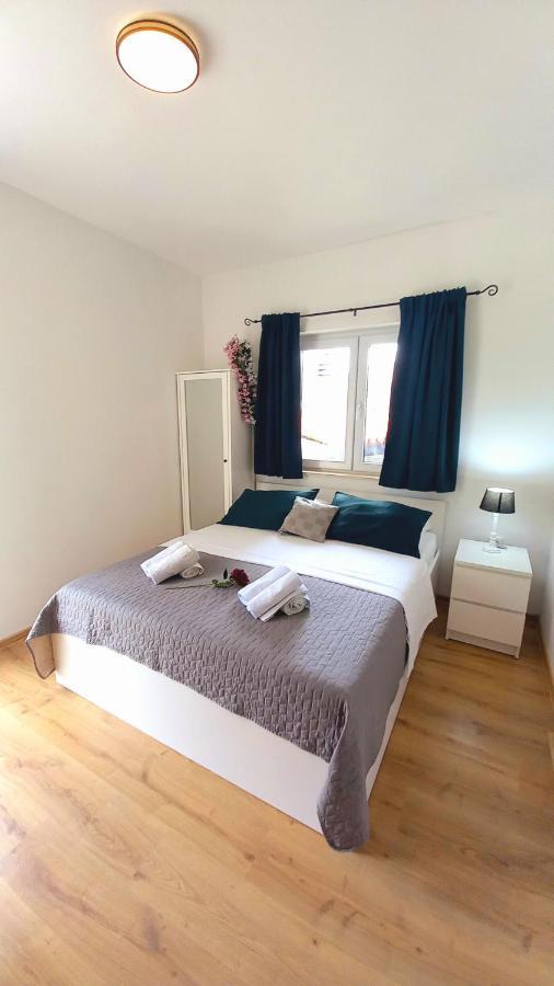 Apartmani Omrcen Baška Voda Buitenkant foto