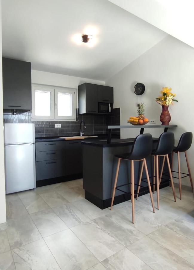 Apartmani Omrcen Baška Voda Kamer foto