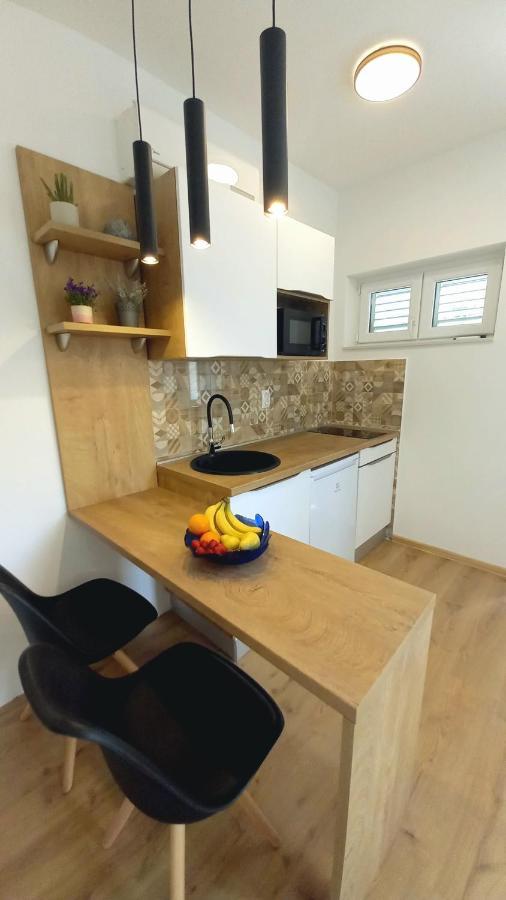 Apartmani Omrcen Baška Voda Kamer foto